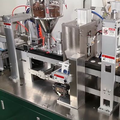 0.6Mpa ضغط الهواء خط ضيق كبسولة القهوة ملء آلة مع ذراع الخروج المتحركة